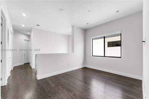 8061 NW 42nd St, Doral FL - photo 12 of 41
