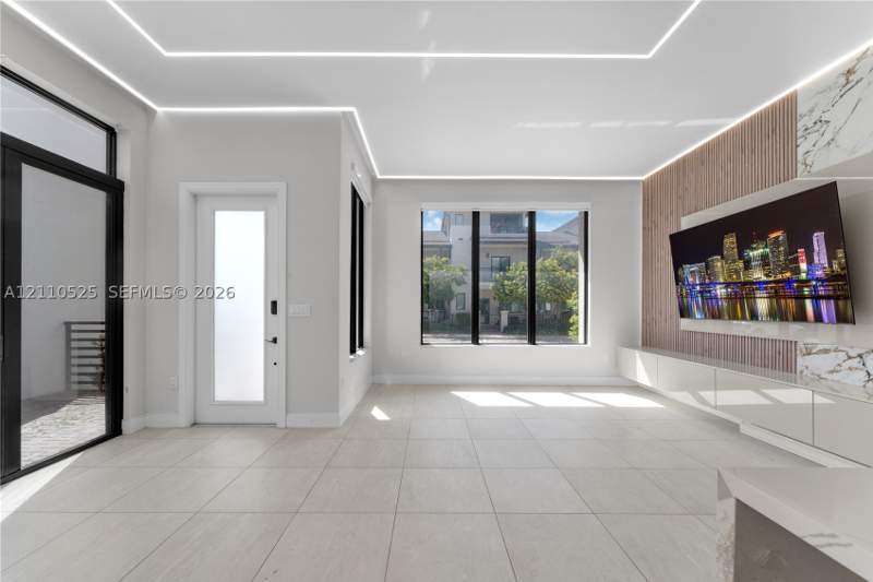 4 bedroom SingleFamilyResidence at 8061 NW 42nd St, Canarias East, Doral — photo 3