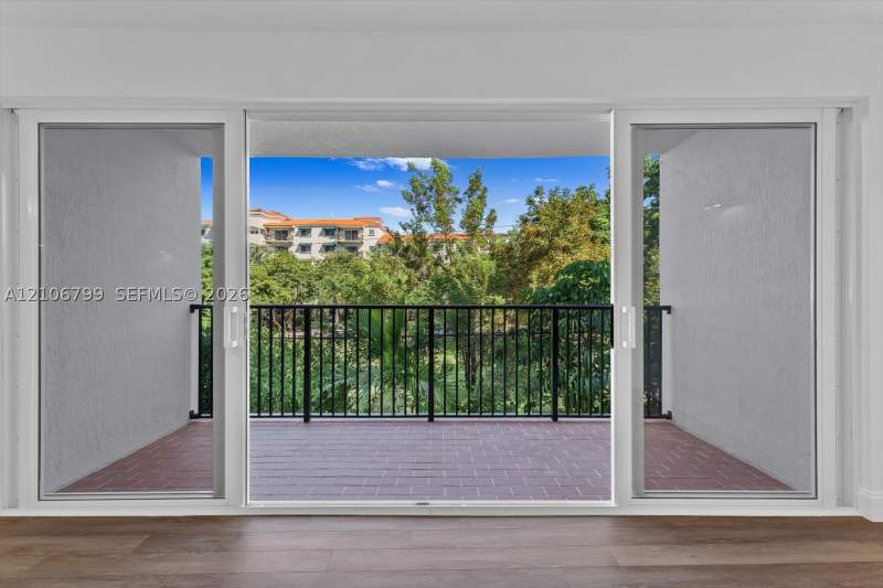 3 bedroom Condominium at 323 Navarre Ave 202, The Gallery Plaza Condo, Coral Gables — photo 5
