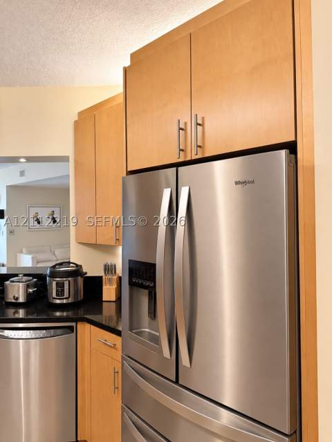 10730 NW 66th St, Doral FL - photo 6 of 8