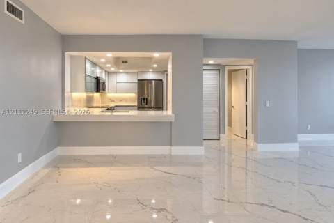 5600 Collins Ave 14W, Miami Beach FL - photo 6 of 26