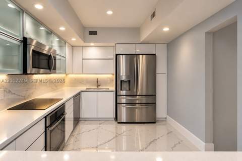 5600 Collins Ave 14W, Miami Beach FL - photo 7 of 26
