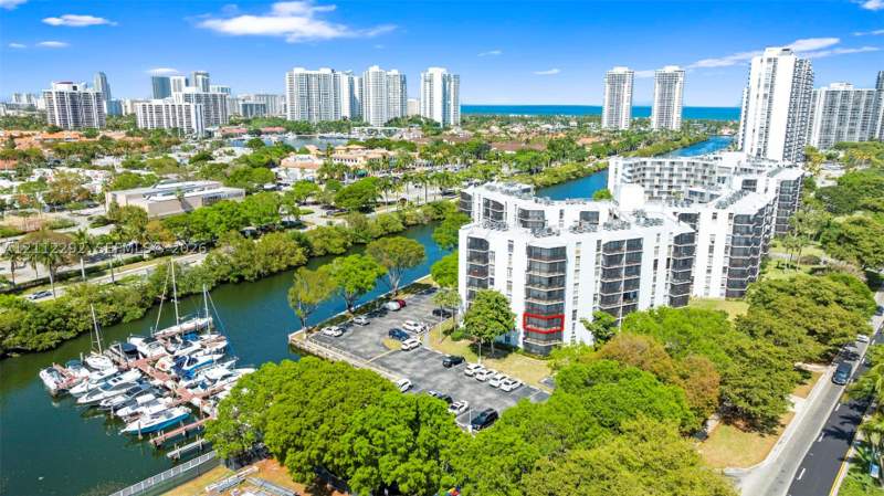2 bedroom Condominium at 3401 N Country Club Dr 311, Ensenada Condo Bldg E-Ii, Aventura — photo 4