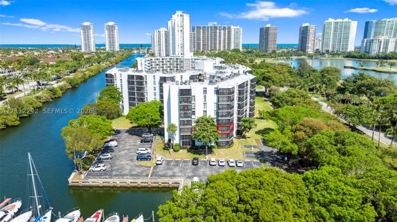 2 bedroom Condominium at 3401 N Country Club Dr 311, Ensenada Condo Bldg E-Ii, Aventura — photo 5