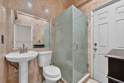 9124 NW 147th Ter, Miami Lakes FL - photo 13 of 33