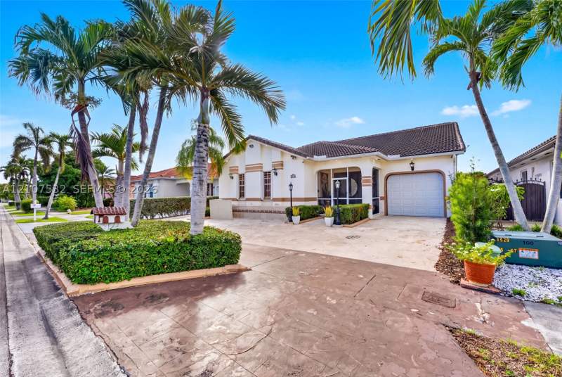 4 bedroom SingleFamilyResidence at 9124 NW 147th Ter, Florida Tropical Estates, Miami Lakes — photo 2