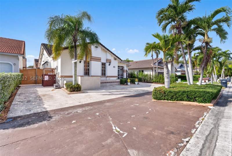 4 bedroom SingleFamilyResidence at 9124 NW 147th Ter, Florida Tropical Estates, Miami Lakes — photo 3