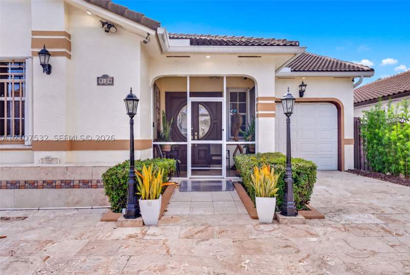 4 bedroom SingleFamilyResidence at 9124 NW 147th Ter, Florida Tropical Estates, Miami Lakes — photo 4