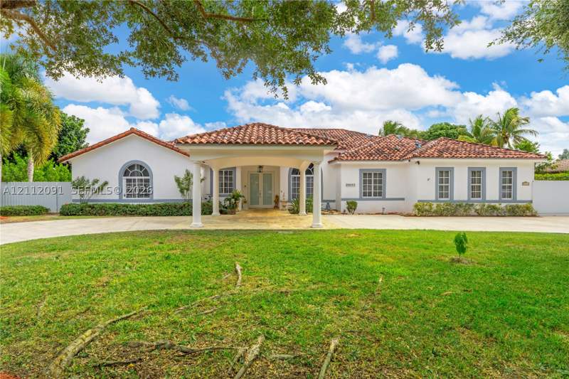 5 bedroom SingleFamilyResidence at 29481 SW 193rd Ct, Biscado Ests Sec 1, Homestead — photo 2