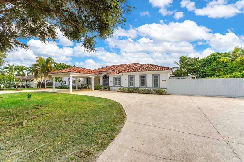 5 bedroom SingleFamilyResidence at 29481 SW 193rd Ct, Biscado Ests Sec 1, Homestead — photo 3