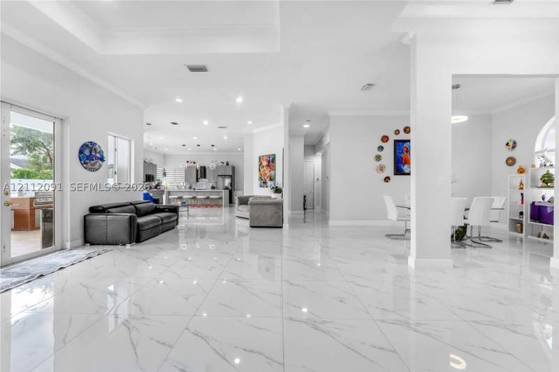 5 bedroom SingleFamilyResidence at 29481 SW 193rd Ct, Biscado Ests Sec 1, Homestead — photo 4