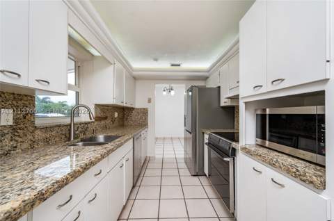 8841 SW 20th St, Miami FL - photo 8 of 28