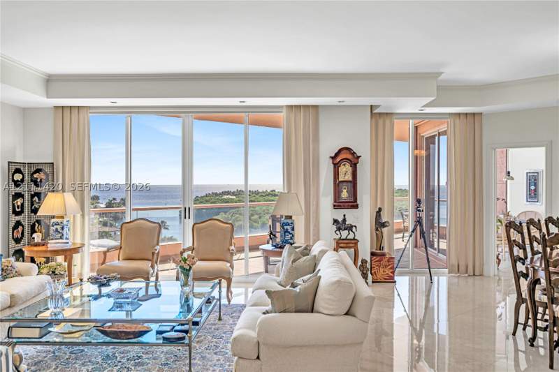 3 bedroom Condominium at 10 Edgewater Dr 10E, The Gables Condo, Coral Gables — photo 3