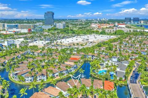 3065 NE 208th Ter, Aventura FL - photo 11 of 57