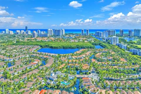 3065 NE 208th Ter, Aventura FL - photo 16 of 57