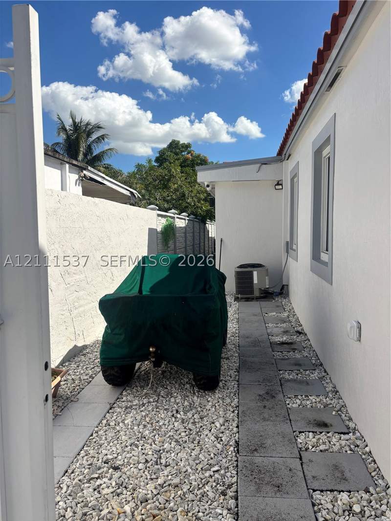 3 bedroom SingleFamilyResidence at 515 SW 65th Ave, Fairlawn, Miami — photo 5