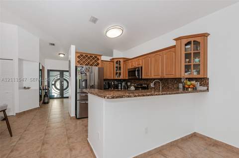 20016 NW 81st Path, Hialeah FL - photo 6 of 30
