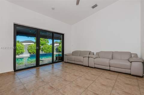20016 NW 81st Path, Hialeah FL - photo 8 of 30
