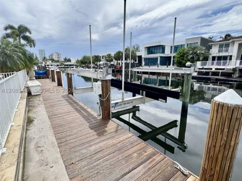 3324 NE 167th St, North Miami Beach FL - photo 6 of 35