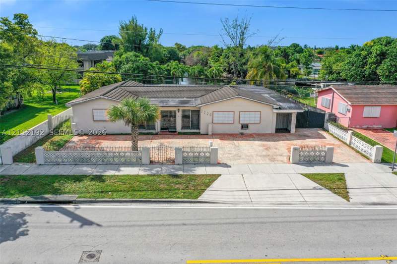 3 bedroom SingleFamilyResidence at 2220 SW 97th Ave, Westbrooke Gardens, Miami — photo 5