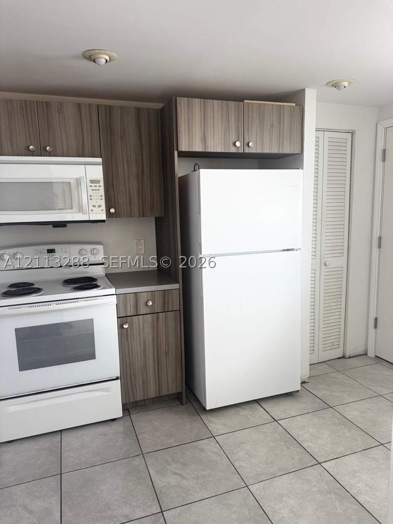 1 bedroom Condominium at 1770 NE 191st St 815-1, Jade Winds Group -, Miami — photo 2