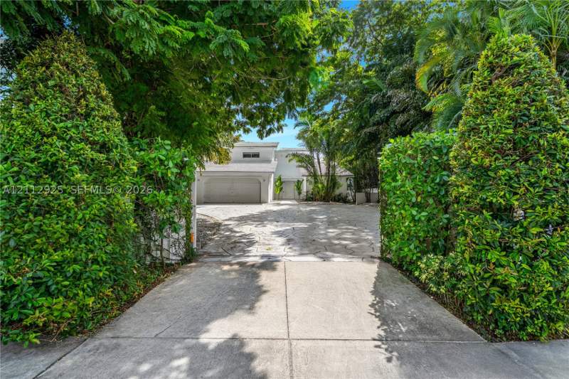 5 bedroom SingleFamilyResidence at 1372 S Venetian Way, San Marco, Miami — photo 3