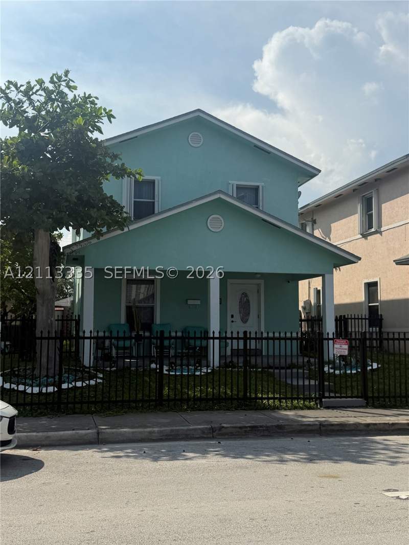3 bedroom SingleFamilyResidence at 1990 NW 1st Pl, Waddells, Miami — photo 2