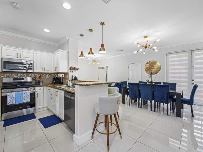 3 bedroom SingleFamilyResidence at 10801 NW 51st Ln, Piazza Vecchia, Doral — photo 4
