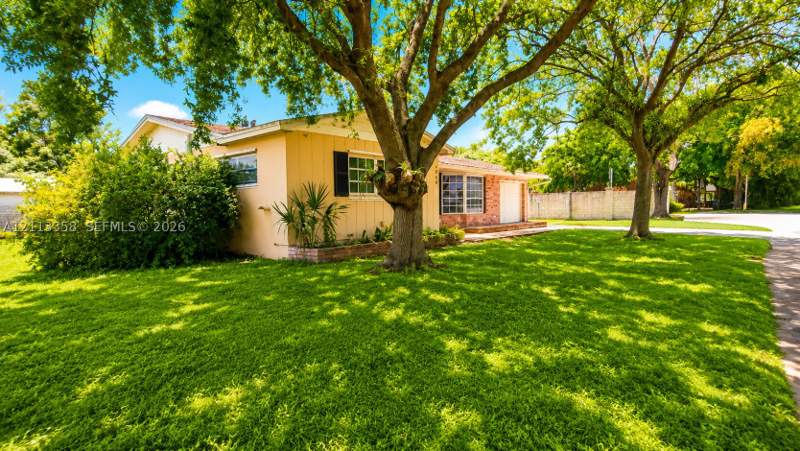 4 bedroom SingleFamilyResidence at 10680 SW 96th St, Kendale Sec 2, Miami — photo 3