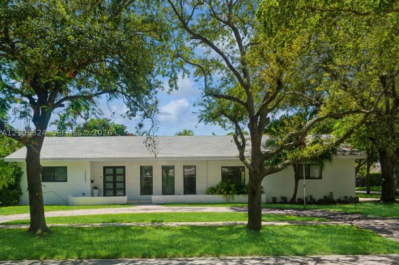 4 bedroom SingleFamilyResidence at 13241 SW 72nd Ave, Country Squire Mnr Sec 2, Pinecrest — photo 4