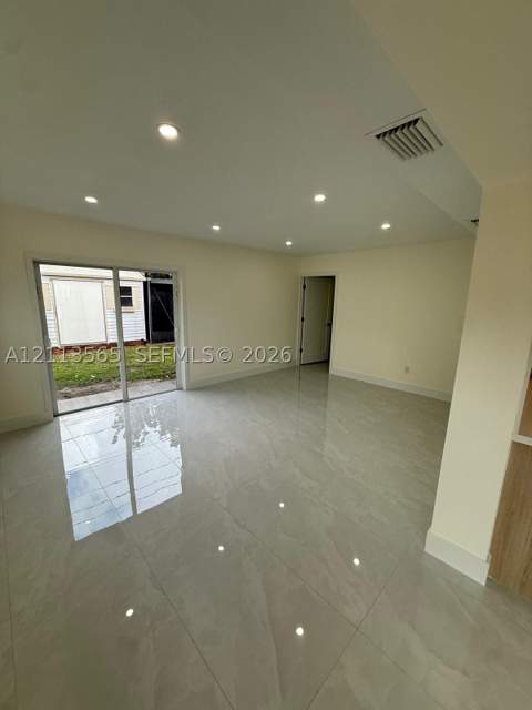 12051 SW 178th Ter, Miami FL - photo 15 of 32