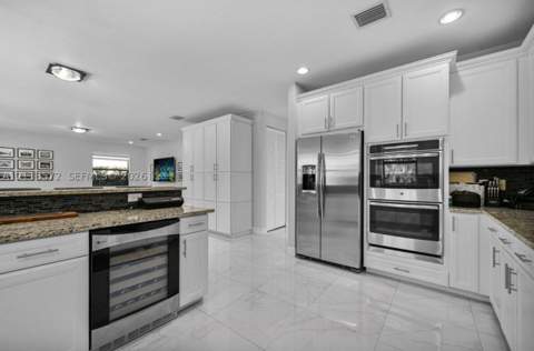 9860 NW 86th Ter, Doral FL - photo 15 of 43