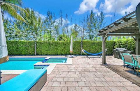 9860 NW 86th Ter, Doral FL - photo 16 of 43