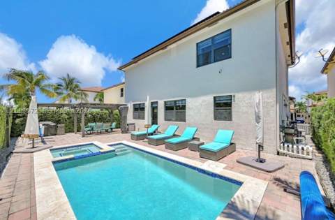 9860 NW 86th Ter, Doral FL - photo 19 of 43