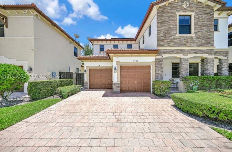 4 bedroom SingleFamilyResidence at 9860 NW 86th Ter, Doral Breeze, Doral — photo 3