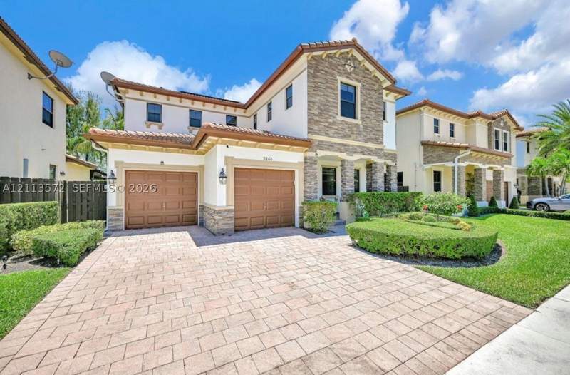 4 bedroom SingleFamilyResidence at 9860 NW 86th Ter, Doral Breeze, Doral — photo 5