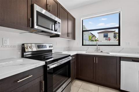 3436 W 111th Pl, Hialeah FL - photo 11 of 68