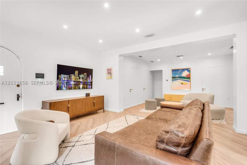 3 bedroom SingleFamilyResidence at 1656 Biarritz Dr, Isle Of Normandy Trouvill, Miami Beach — photo 4
