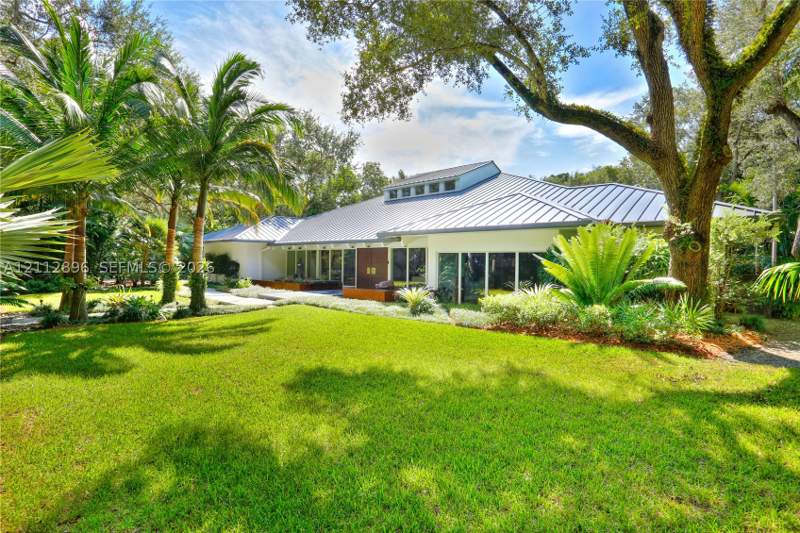 4 bedroom SingleFamilyResidence at 5520 Oakwood Ln, Snapper Creek Oaks, Coral Gables — photo 2