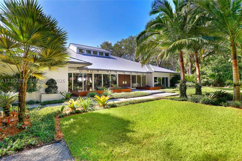 4 bedroom SingleFamilyResidence at 5520 Oakwood Ln, Snapper Creek Oaks, Coral Gables — photo 3