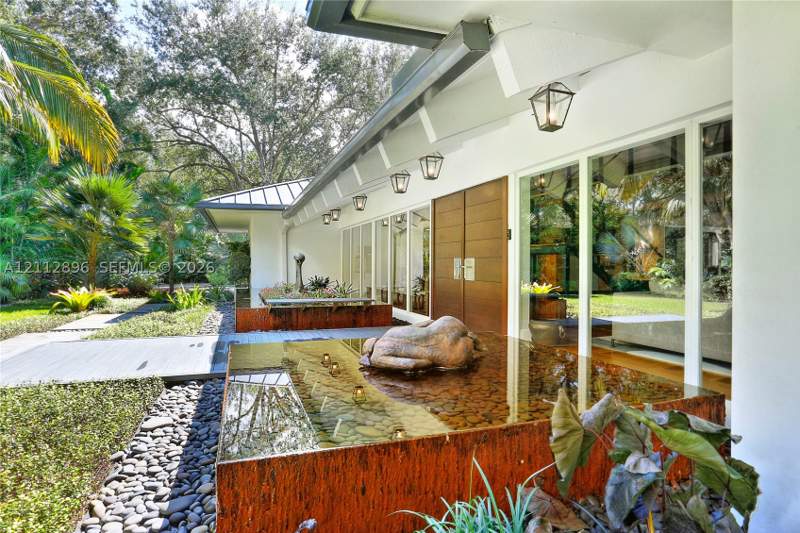 4 bedroom SingleFamilyResidence at 5520 Oakwood Ln, Snapper Creek Oaks, Coral Gables — photo 4
