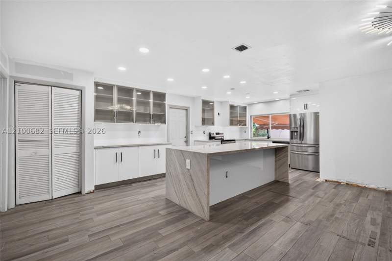3 bedroom SingleFamilyResidence at 8402 SW 102nd Ct, Heftler Homes Sunset Park, Miami — photo 4