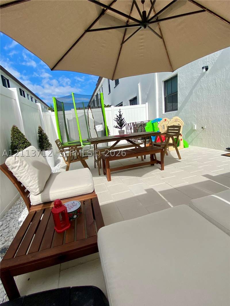 3 bedroom Townhouse at 10906 W 33rd Ct, Aquabella North Replat, Hialeah — photo 4