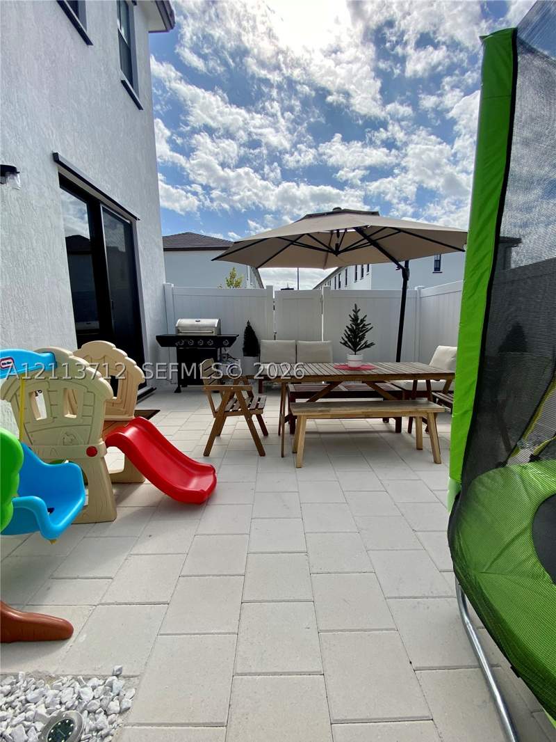 3 bedroom Townhouse at 10906 W 33rd Ct, Aquabella North Replat, Hialeah — photo 5