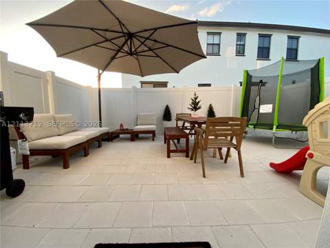 10906 W 33rd Ct, Hialeah FL - photo 6 of 8