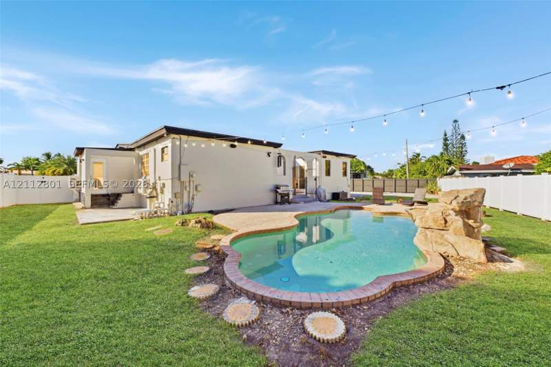 3 bedroom SingleFamilyResidence at 3241 SW 84th Ct, Coral Way Village Sec A P, Miami — photo 3