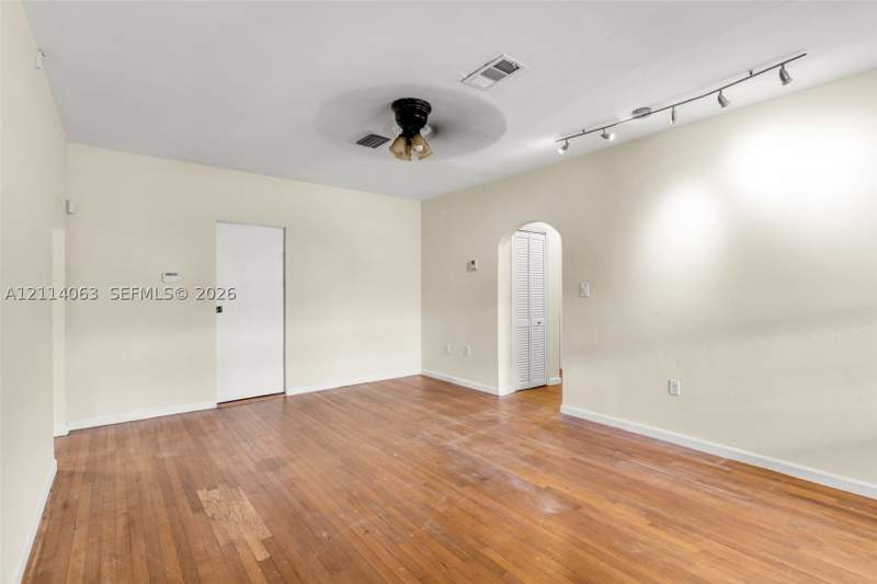 2 bedroom SingleFamilyResidence at 2450 SW 7th Ave, Brickell Estates, Miami — photo 5