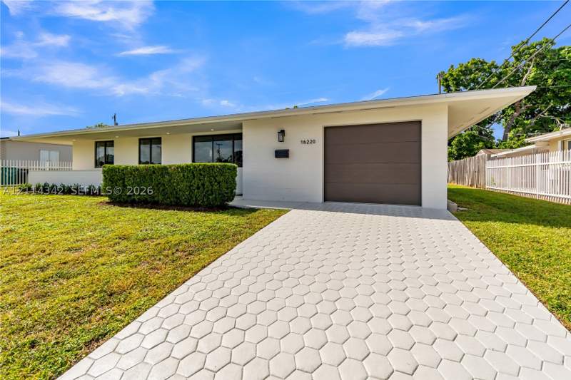 2 bedroom SingleFamilyResidence at 16220 SW 101st Ave, Fairway Park Sec 3, Miami — photo 3