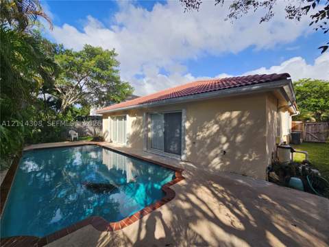9056 SW 213th St, Cutler Bay FL - photo 6 of 7