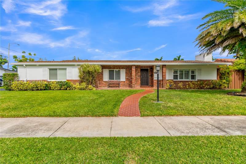 3 bedroom SingleFamilyResidence at 9261 SW 88th Ter, Cherry Grove Part 1, Miami — photo 2